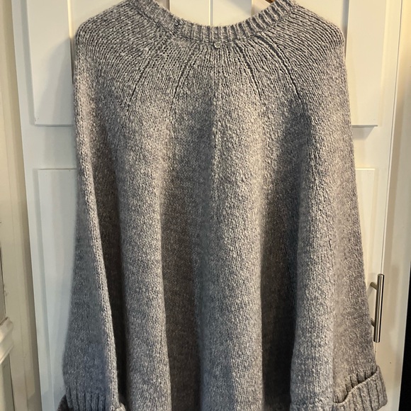 Michael Kors L/XL Gray Cape Poncho - Picture 3 of 9